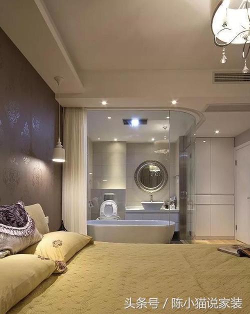 94㎡ to build a simple 3 bedroom, living room decoration is enviable, the main bathroom is boldly decorated with glass walls, it is really open.

