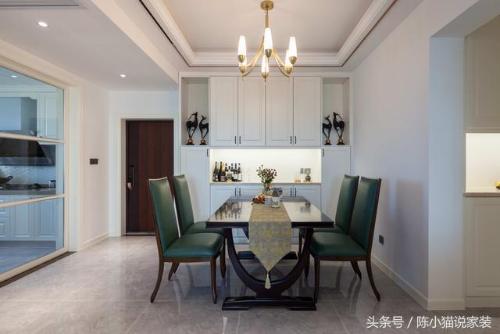 A simple decoration can also have a light luxurious style, and right combination of colors can also have an expensive look, embodying style of petty bourgeoisie.
