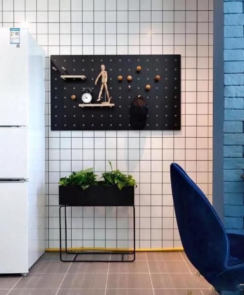 This is first time I see blue Scandinavian style. This small 50-meter apartment is literary-beautiful and very popular!
