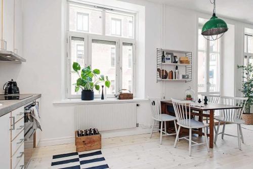 The simple design of a mini-apartment of 40 square meters. m is also stylish, and bed is hidden in a wall closet!
