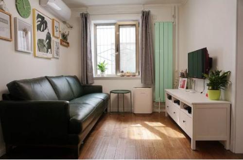 The house with an area of ​​68 square meters has been converted not only into a 2-room apartment, but also has a dressing room and an office!
