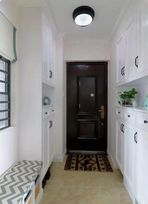 Construction of Jianmei new house with an area of ​​126 square meters. m has been completed, and design of double shoe cabinet in hallway is very original, and my friends say it is good!
