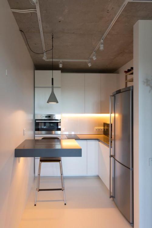 Look at 39m2 bachelor apartment built by a male engineer, original cement surface looks very masculine!
