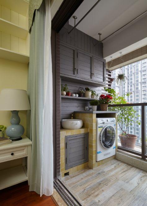 A two-room apartment with an area of ​​92 sq.m turned into a three-room apartment, and a free balcony turned into a laundry room.
