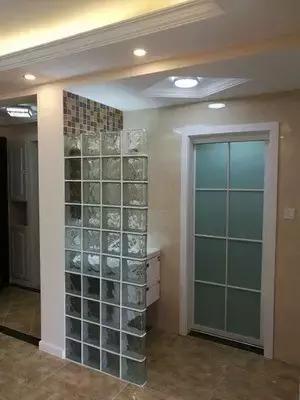 This is how a glass partition is installed, and house instantly becomes a palace of art!
